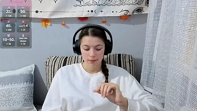 Snapshot of CutieAnny chatting on 12/16/25, 04:28 CutieAnny online show from 12/16/25, 04:28