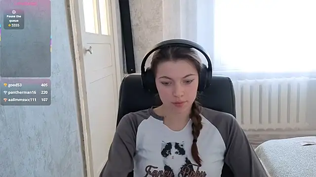 Snapshot of CutieAnny chatting on 12/17/25, 04:51 CutieAnny online show from 12/17/25, 04:51