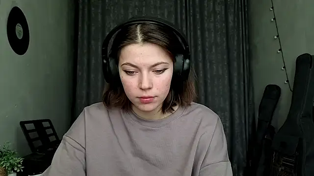 CutieAnny online show from 02/16/26, 06:09