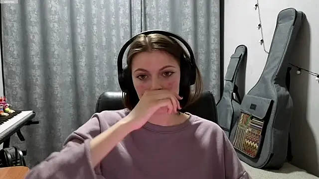 CutieAnny online show from 05/05/26, 08:06
