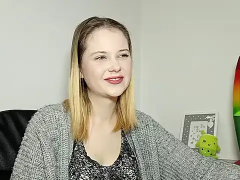 Snapshot of LydiaYoung chatting on 10/07/25, 06:16 LydiaYoung online show from 10/07/25, 06:16