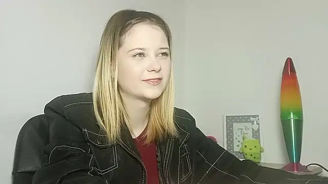 Snapshot of LydiaYoung chatting on 10/13/25, 06:08 LydiaYoung online show from 10/13/25, 06:08