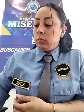 Snapshot of CRISTAL__11 chatting on 11/10/25, 01:32 CRISTAL 11 online show from 11/10/25, 01:32