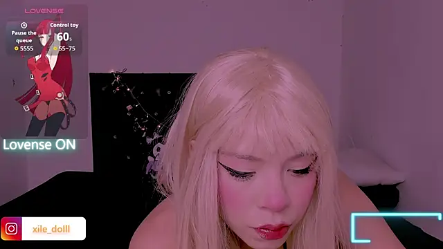 Snapshot of Xilee_doll chatting on 11/27/25, 08:44 Xilee doll online show from 11/27/25, 08:44