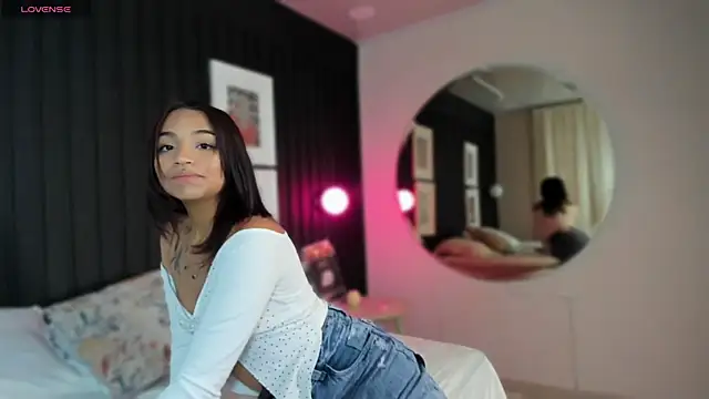 Manelyk evanss  online show from 12/05/25, 11:08