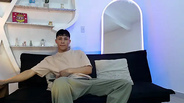 Snapshot of GRETTY_BOYS chatting on 09/19/25, 01:18 GRETTY BOYS online show from 09/19/25, 01:18