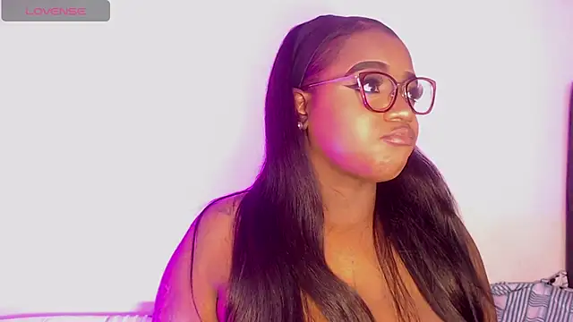 Snapshot of Mimi_Gil chatting on 10/13/25, 04:56 Mimi Gil online show from 10/13/25, 04:56