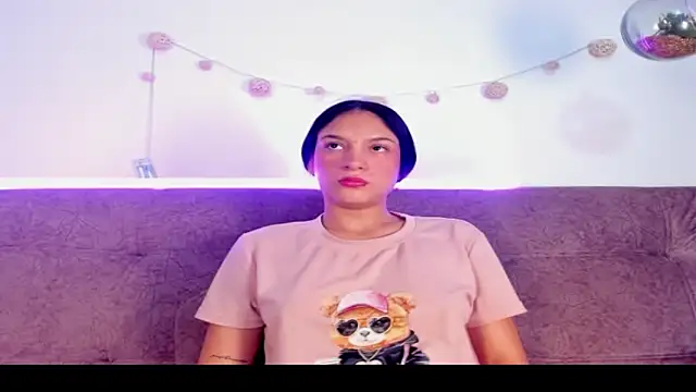 violet 77711 online show from 12/22/25, 01:08