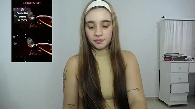 Snapshot of Ambar_lynn chatting on 10/18/25, 05:57 Ambar lynn online show from 10/18/25, 05:57