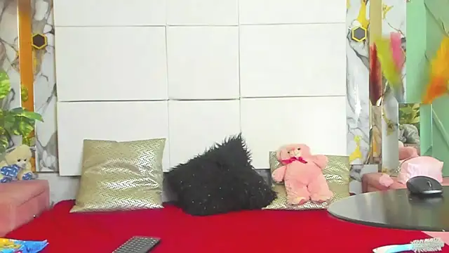 Snapshot of ZoeeGuzman chatting on 10/15/25, 07:25 ZoeeGuzman online show from 10/15/25, 07:25