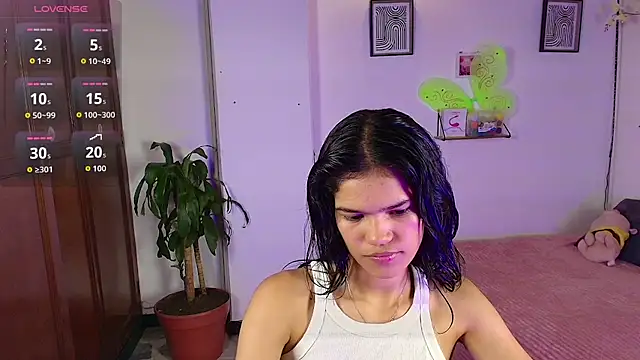 emycarver09 online show from 11/02/25, 12:13