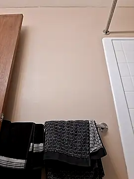 Snapshot of Mr_nightfall chatting on 11/21/25, 12:43 Mr nightfall online show from 11/21/25, 12:43