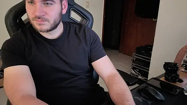 Snapshot of Paul00474 chatting on 09/23/25, 03:20 Paul00474 online show from 09/23/25, 03:20