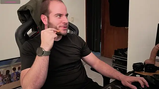 Snapshot of Paul00474 chatting on 09/27/25, 10:26 Paul00474 online show from 09/27/25, 10:26