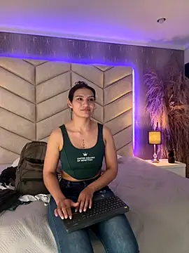 Snapshot of samiradoll chatting on 09/27/25, 02:44 samiradoll online show from 09/27/25, 02:44