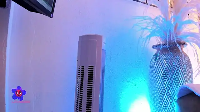 ArianaSantana online show from 11/11/25, 08:20