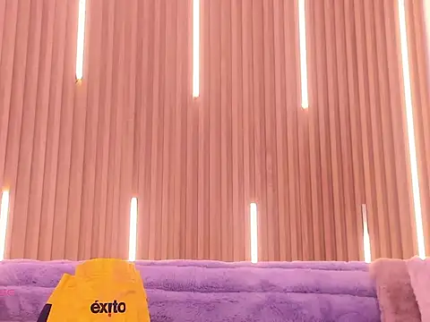 ArianaSantana online show from 12/04/25, 01:20