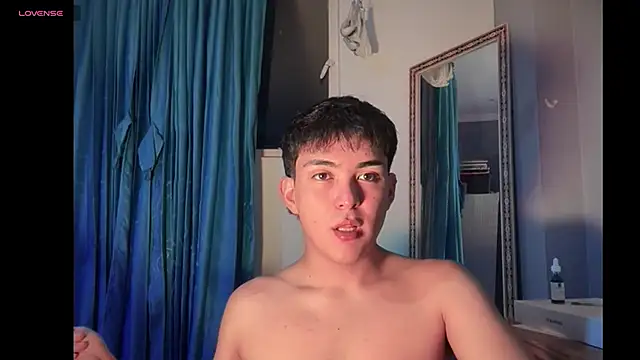 Snapshot of ivy_xo chatting on 12/20/25, 12:07 ivy xo online show from 12/20/25, 12:07