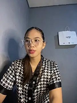 Snapshot of Shy_SexyLady chatting on 05/23/26, 11:47 Shy SexyLady online show from 05/23/26, 11:47
