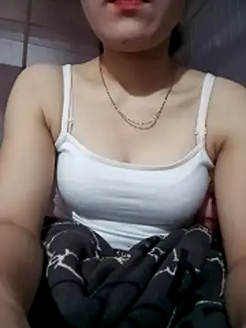 LucyyLy online show from 12/17/25, 11:22