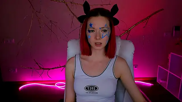 Snapshot of KimBoydd chatting on 11/28/25, 08:17 KimBoydd online show from 11/28/25, 08:17