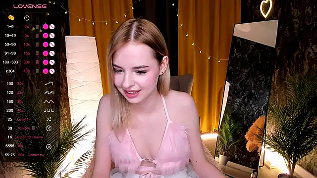 LillianShine online show from 04/25/26, 07:55
