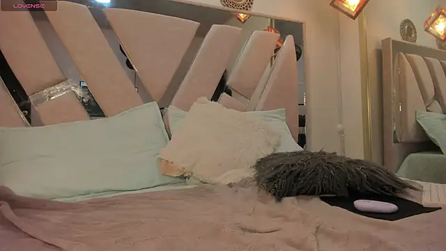 Snapshot of i_Carolinee chatting on 10/01/25, 12:11 i Carolinee online show from 10/01/25, 12:11