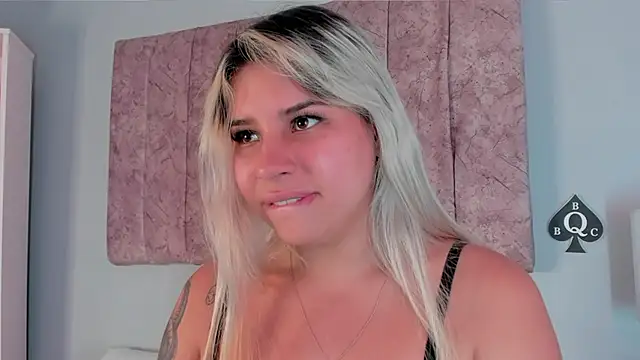 Snapshot of naomi_sanz chatting on 11/30/25, 06:56 naomi sanz online show from 11/30/25, 06:56