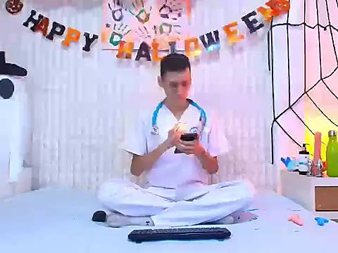 Snapshot of LuigiMarchetti chatting on 10/30/25, 07:47 LuigiMarchetti online show from 10/30/25, 07:47