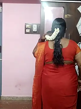 Snapshot of Tamil_Azhaghi25 chatting on 10/10/25, 05:01 Tamil Azhaghi25 online show from 10/10/25, 05:01