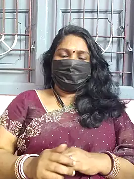 Snapshot of Tamil_Azhaghi25 chatting on 12/04/25, 07:22 Tamil Azhaghi25 online show from 12/04/25, 07:22