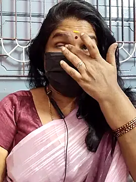 Snapshot of Tamil_Azhaghi25 chatting on 12/15/25, 05:28 Tamil Azhaghi25 online show from 12/15/25, 05:28