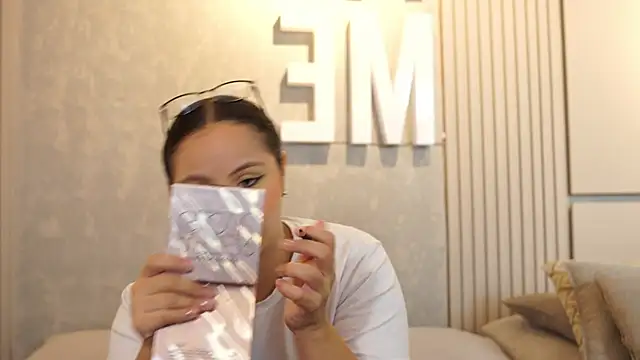 Tayler Kim online show from 09/18/25, 04:42