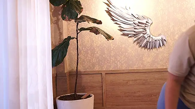 Tayler Kim online show from 09/21/25, 03:46