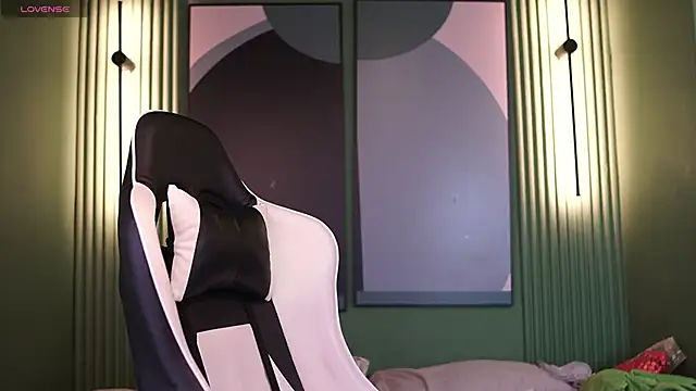 Tayler Kim online show from 10/09/25, 06:28