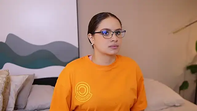 Tayler Kim online show from 10/10/25, 04:28