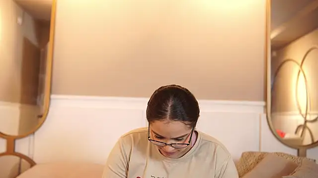 Tayler Kim online show from 10/11/25, 06:39