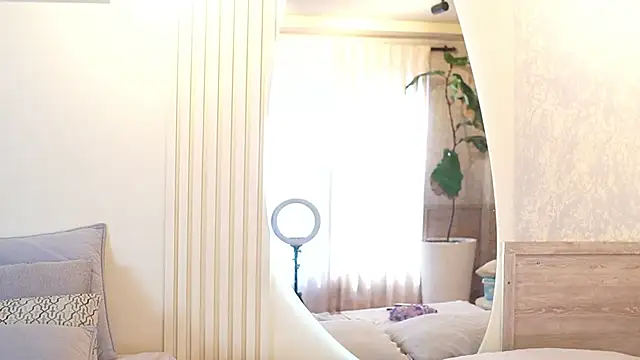 Tayler Kim online show from 10/27/25, 07:07