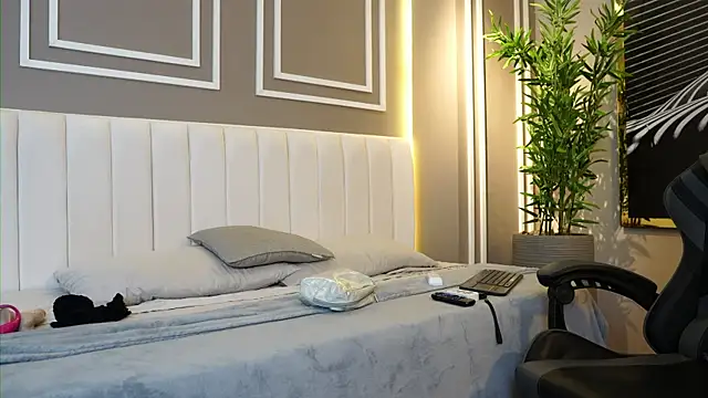 Tayler Kim online show from 11/12/25, 06:30