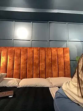 Tayler Kim online show from 02/25/26, 06:39