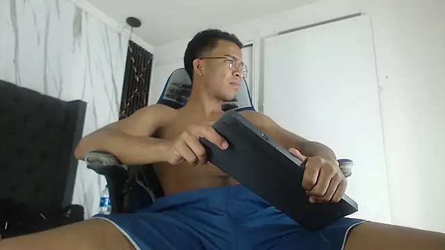 aston xvera online show from 11/12/25, 03:51