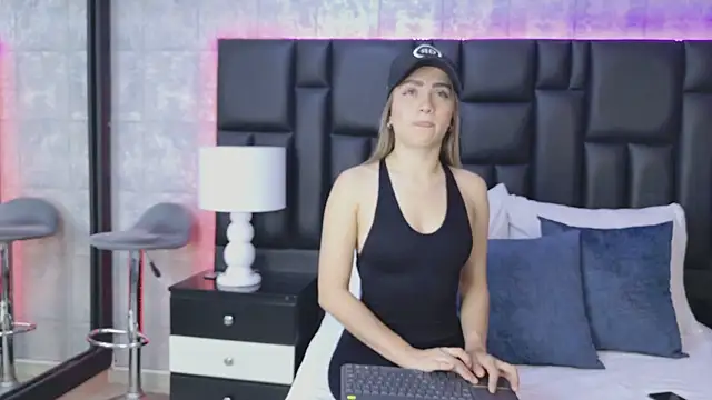 ZoeWilliis online show from 11/03/25, 12:39