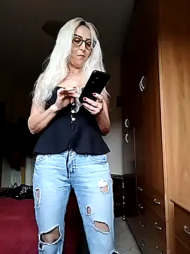 Snapshot of _sexyBLONDE46_ chatting on 11/07/25, 02:17 sexyBLONDE46 online show from 11/07/25, 02:17