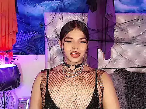 Valeria Swett  online show from 11/01/25, 03:41