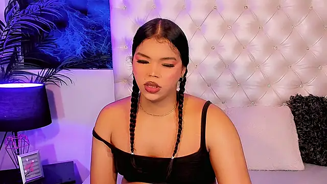 Valeria Swett  online show from 05/18/26, 08:25