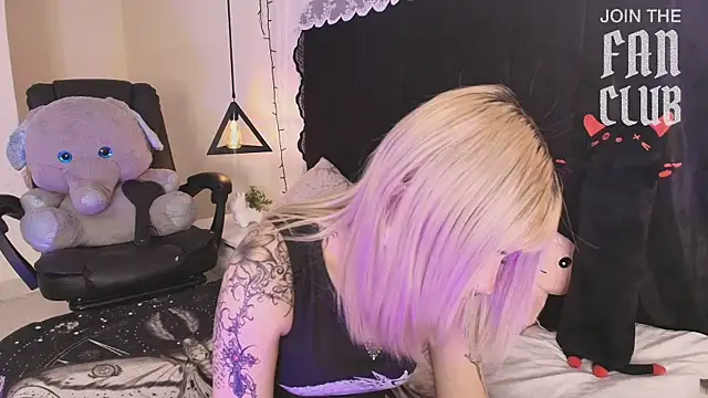 Snapshot of IvyBelle_ chatting on 06/10/26, 11:31 IvyBelle online show from 06/10/26, 11:31
