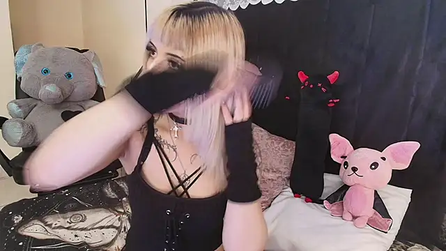 Snapshot of IvyBelle_ chatting on 06/19/26, 11:36 IvyBelle online show from 06/19/26, 11:36