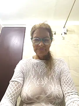 Snapshot of MaryLunne chatting on 09/15/25, 06:30 MaryLunne online show from 09/15/25, 06:30