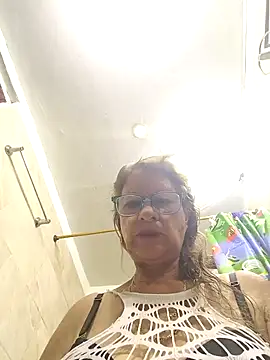 Snapshot of MaryLunne chatting on 10/02/25, 11:06 MaryLunne online show from 10/02/25, 11:06