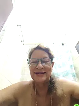 Snapshot of MaryLunne chatting on 10/25/25, 01:02 MaryLunne online show from 10/25/25, 01:02